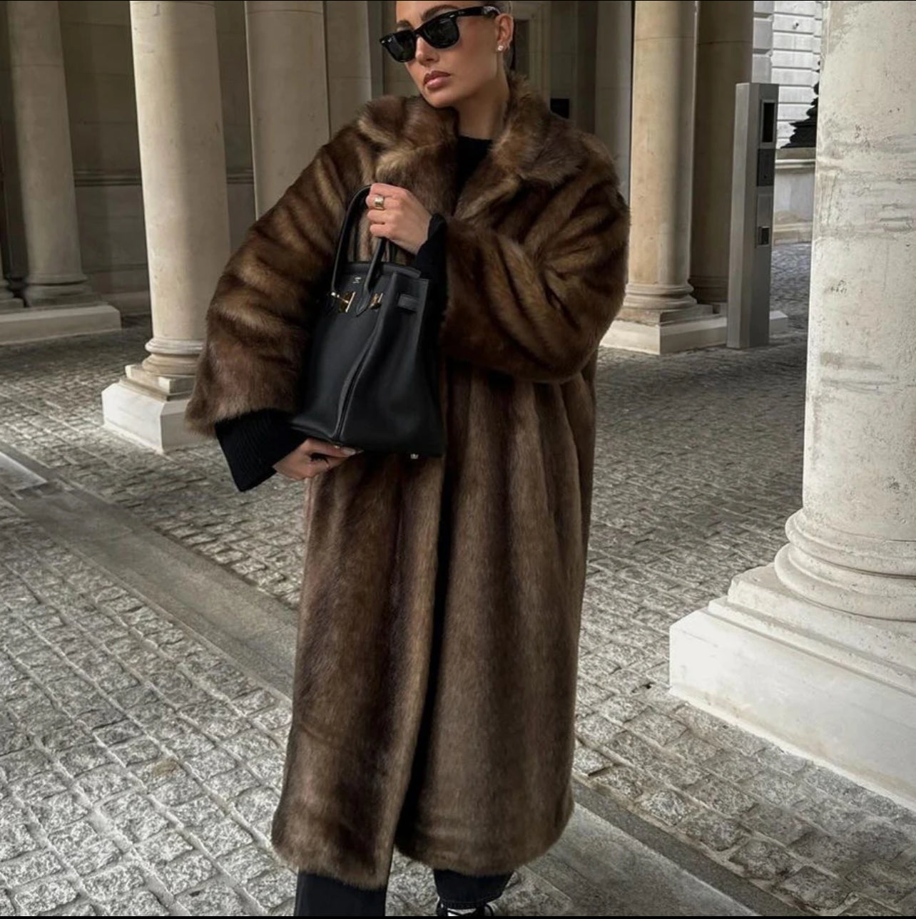 Lucy – Lussuoso Cappotto Lungo in Pelliccia Sintetica