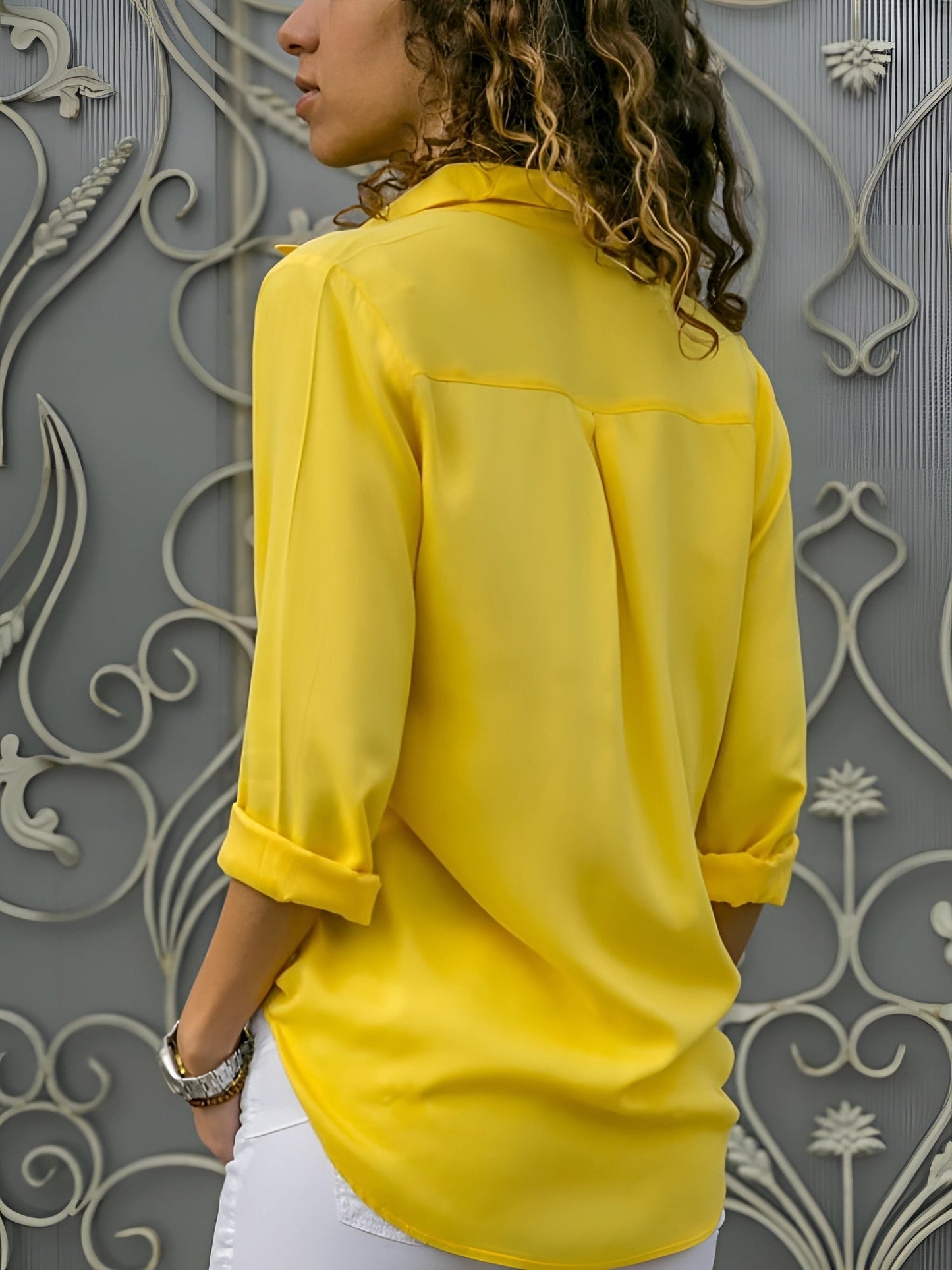 Aiah – Blusa in seta fluida con scollo a V