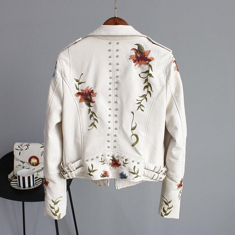 Iya – Giacca in Pelle Sartoriale con Ricami Eleganti