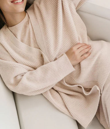 Amber - Cardigan Relaxato in Cashmere Embrace