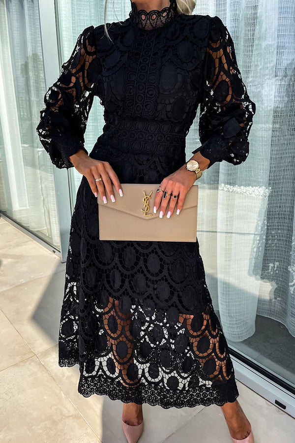 Adeline - Abito in pizzo classico con collo alto