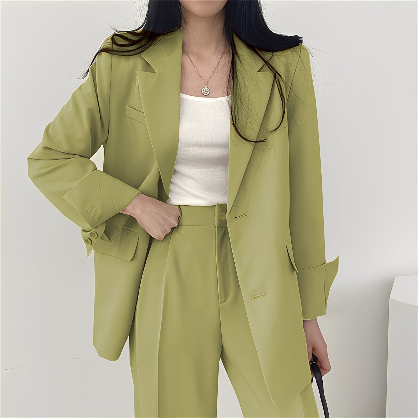 Alethea - Elegante set di blazer morbido e pantaloni per donne