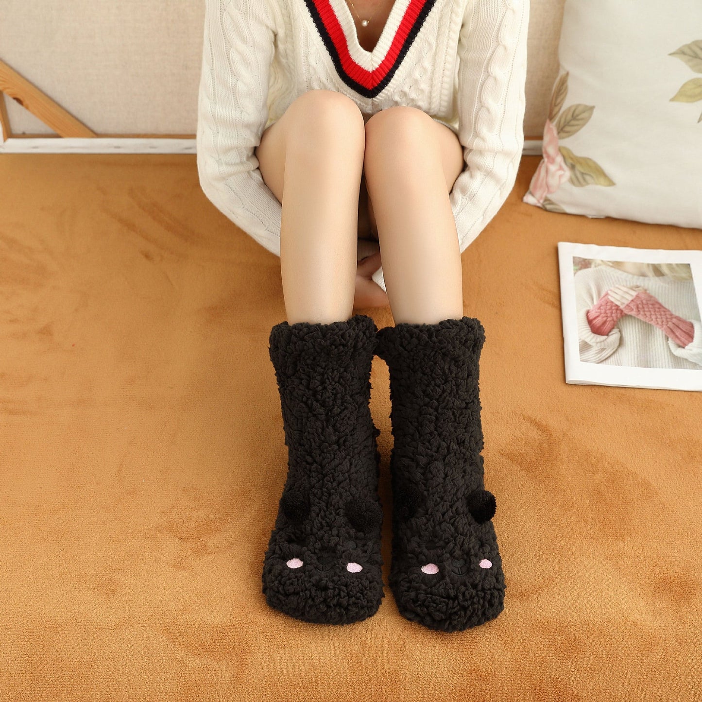 Bethany - Eleganti calzini in velluto con suola per donne