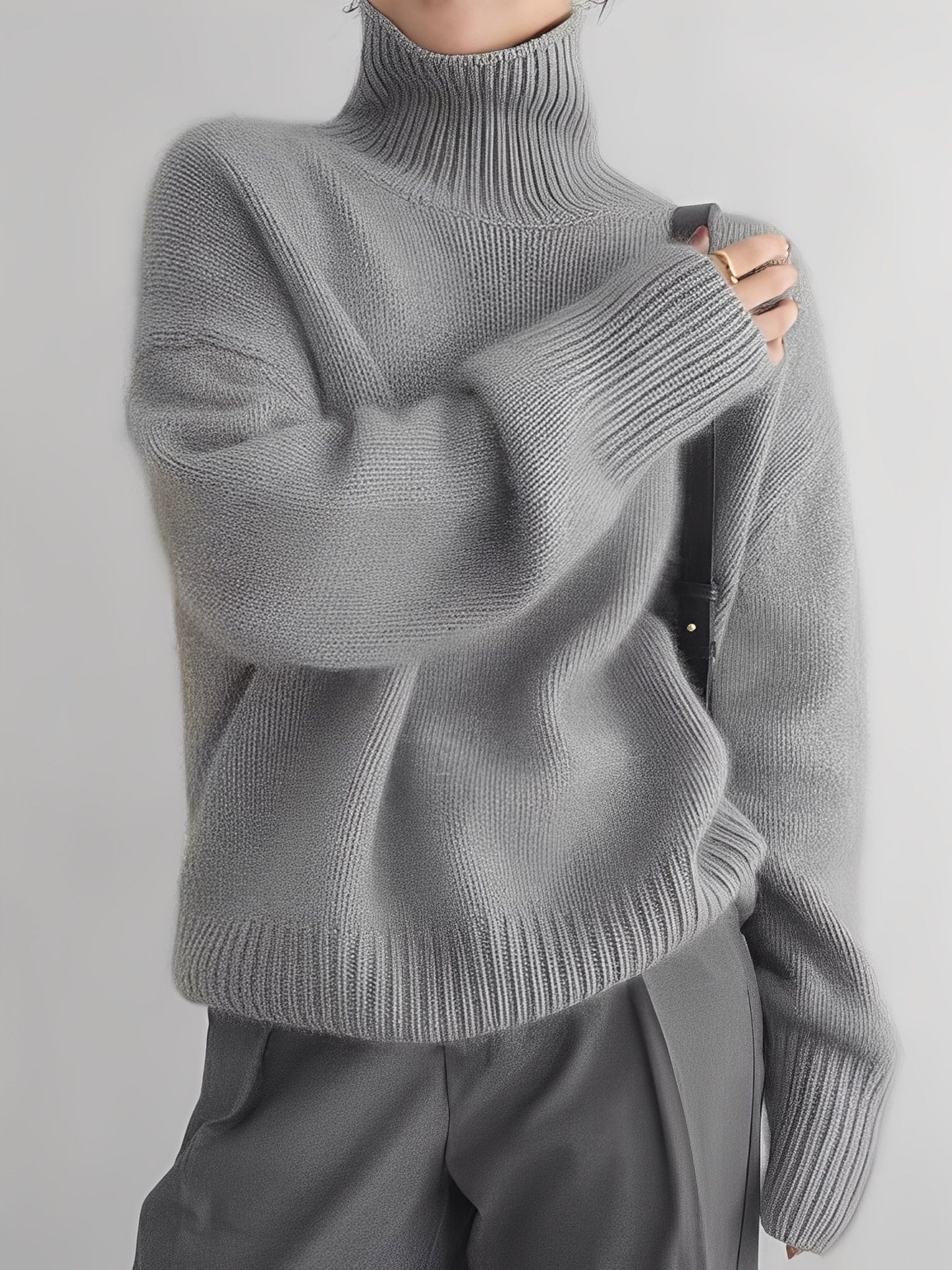 Adrienne - Raffinato pullover a collo alto in cashmere con vestibilità comoda