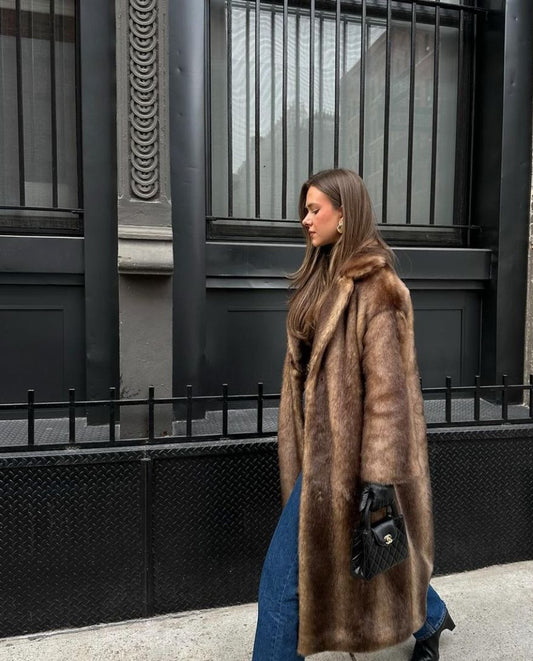 Lucy – Lussuoso Cappotto Lungo in Pelliccia Sintetica