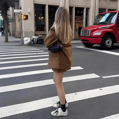 Ashlea - Blazer elegante con revers e gonna per donne