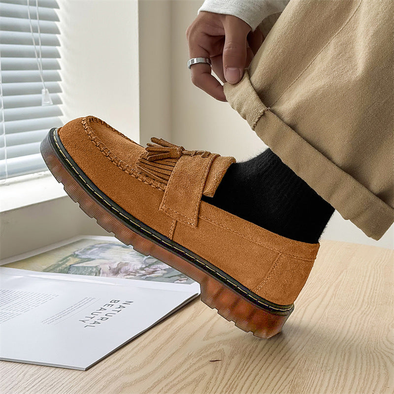 Milton - Mocassini in camoscio moderni con nappe per uomo