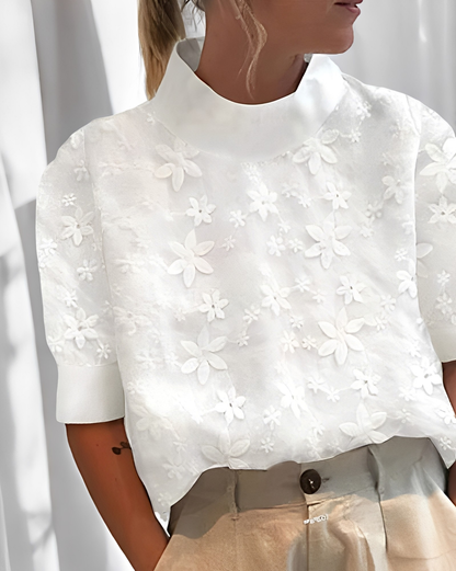 Julia - Bella blusa con ricami e collo alto per donne