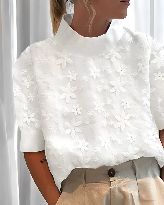 Julia - Bella blusa con ricami e collo alto per donne