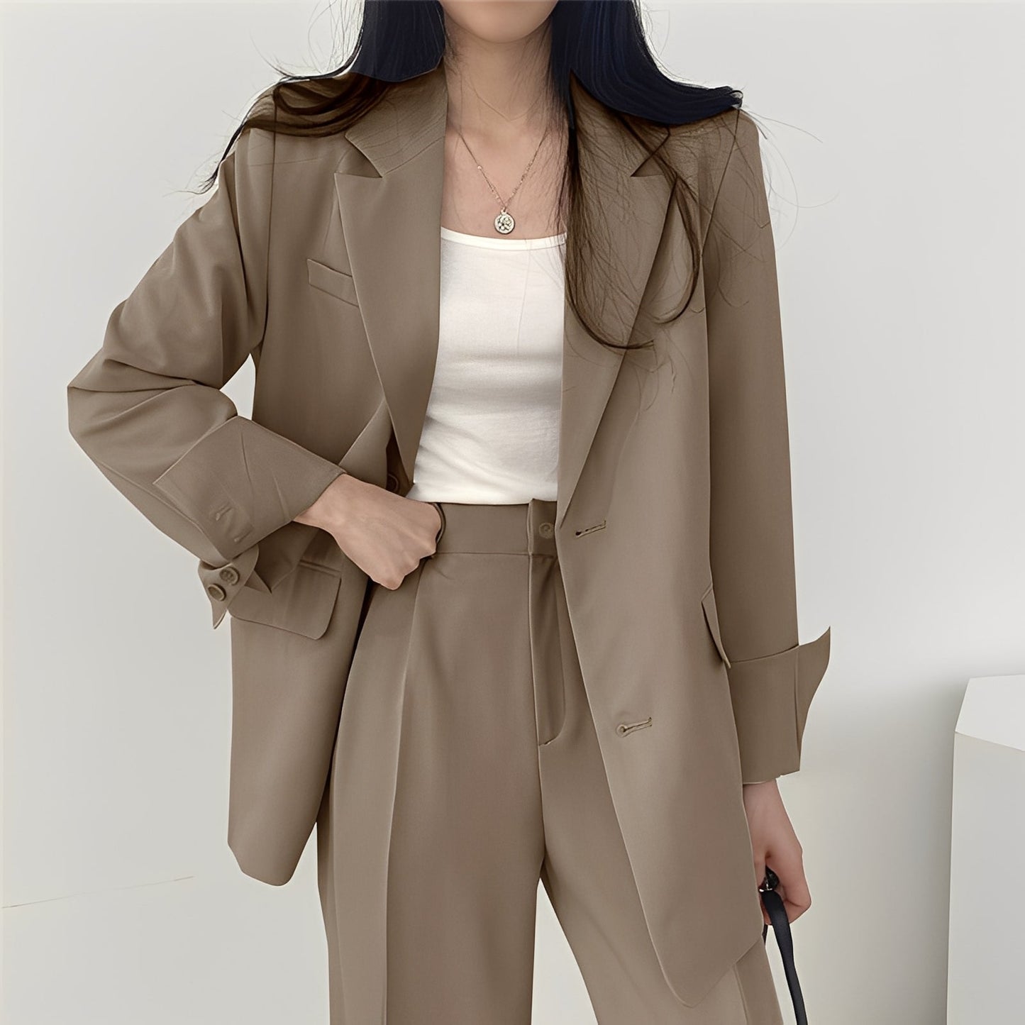 Alethea - Elegante set di blazer morbido e pantaloni per donne