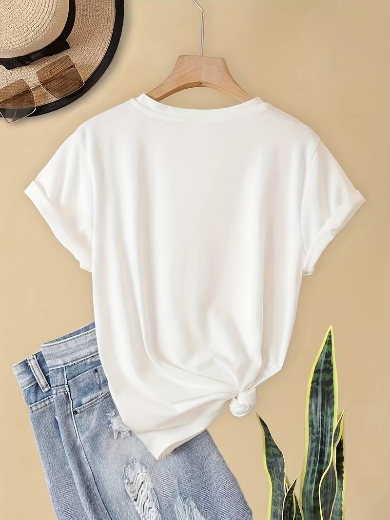 Nora – T-shirt Minimalista dal Design Moderno