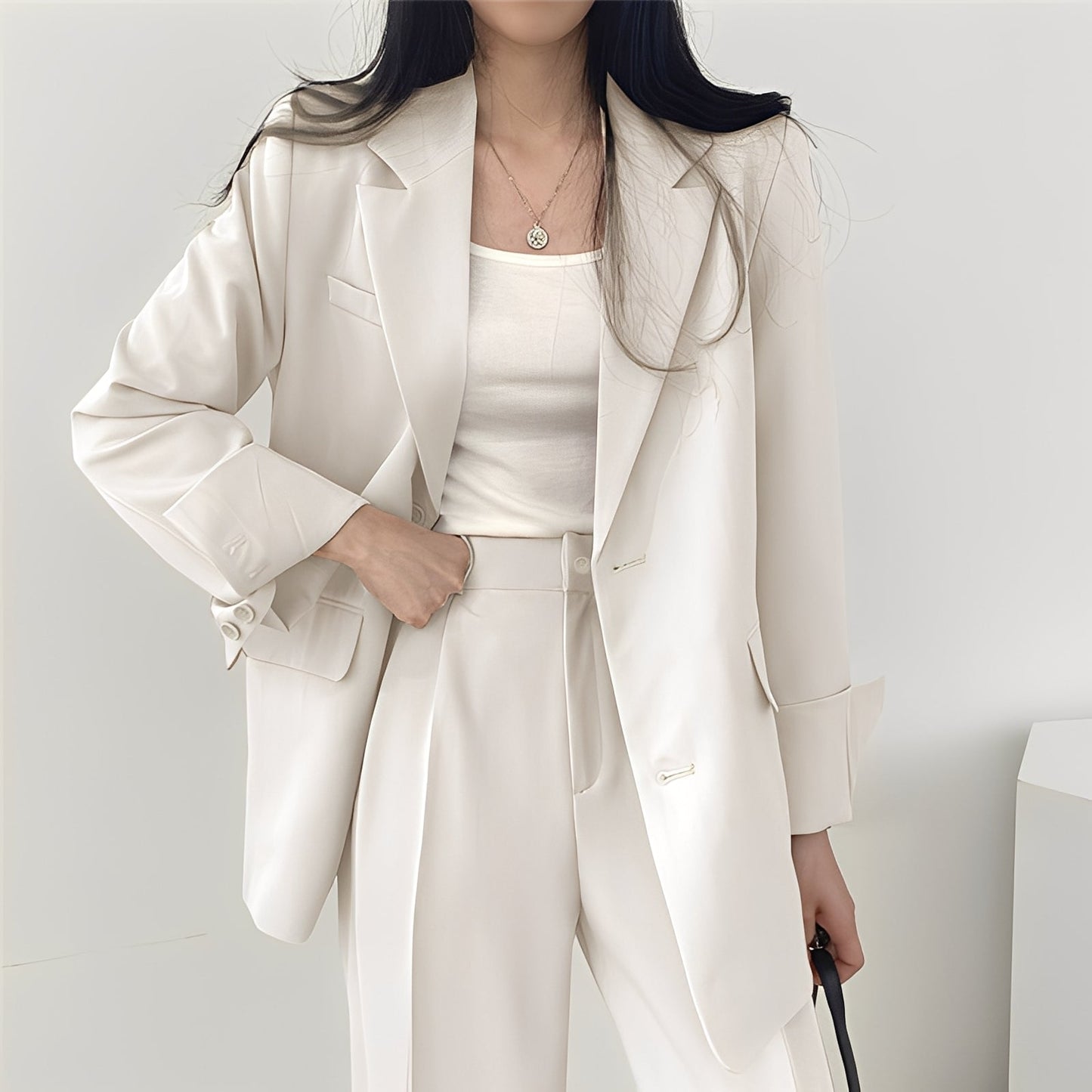 Alethea - Elegante set di blazer morbido e pantaloni per donne