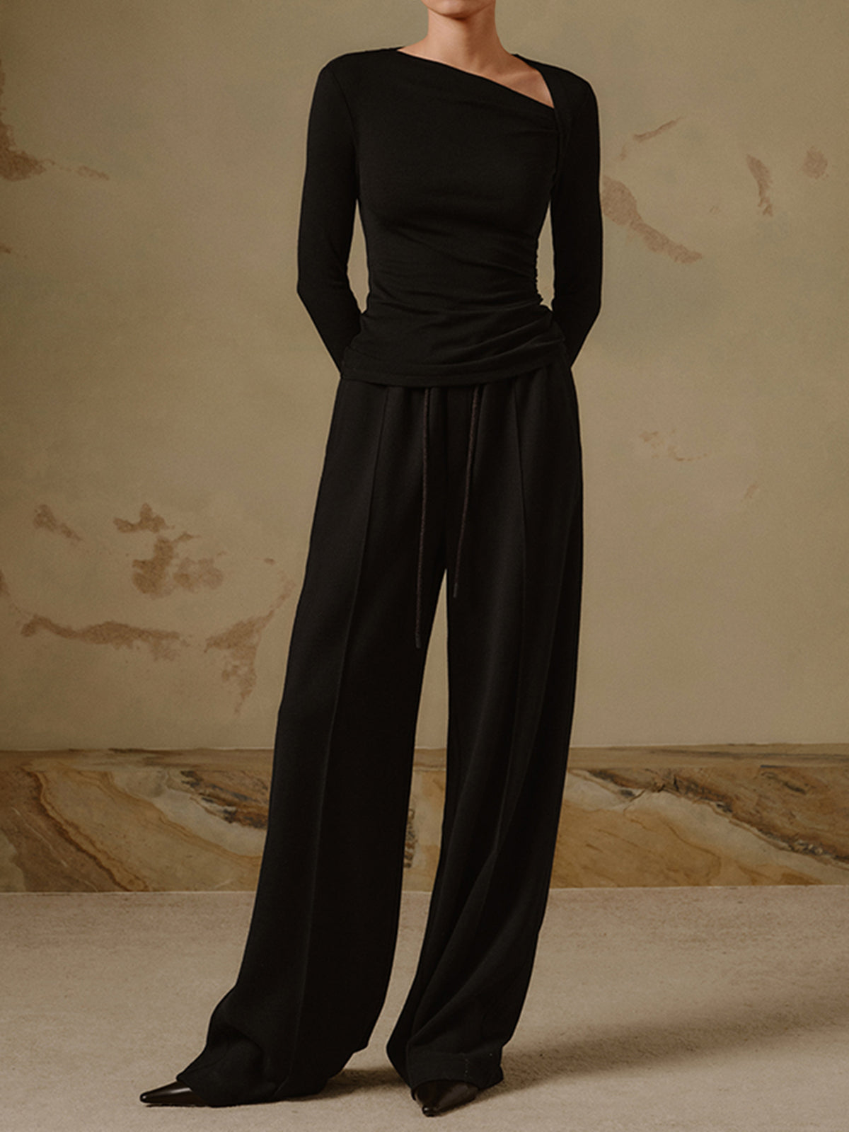 Selina – Top a Maniche Lunghe Asimmetrico a Costine