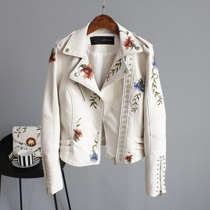 Iya – Giacca in Pelle Sartoriale con Ricami Eleganti