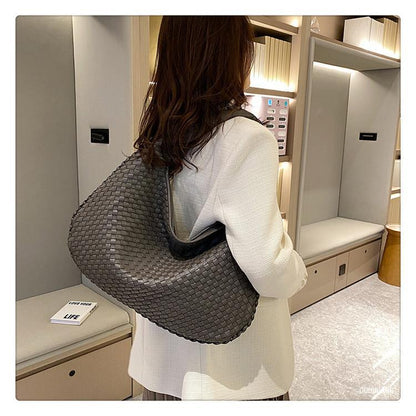 Borsa Intrecciata Trendy – Eleganza Stile per Ogni Giorno