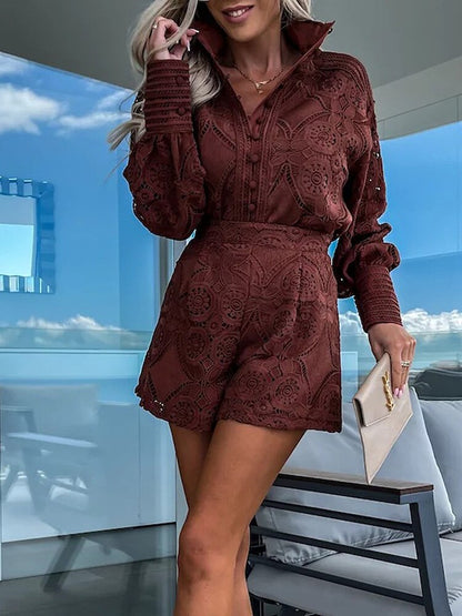 Aurora – Set in Pizzo con Blusa e Shorts Eleganti