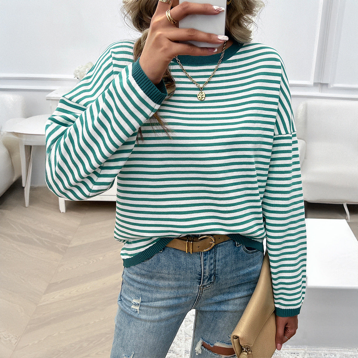 Astrid – Righe Classiche con un Tocco Moderno