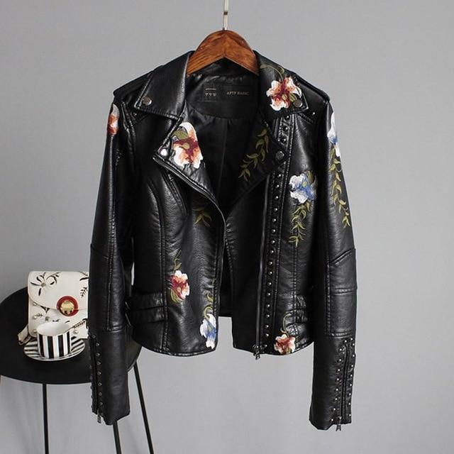 Iya – Giacca in Pelle Sartoriale con Ricami Eleganti